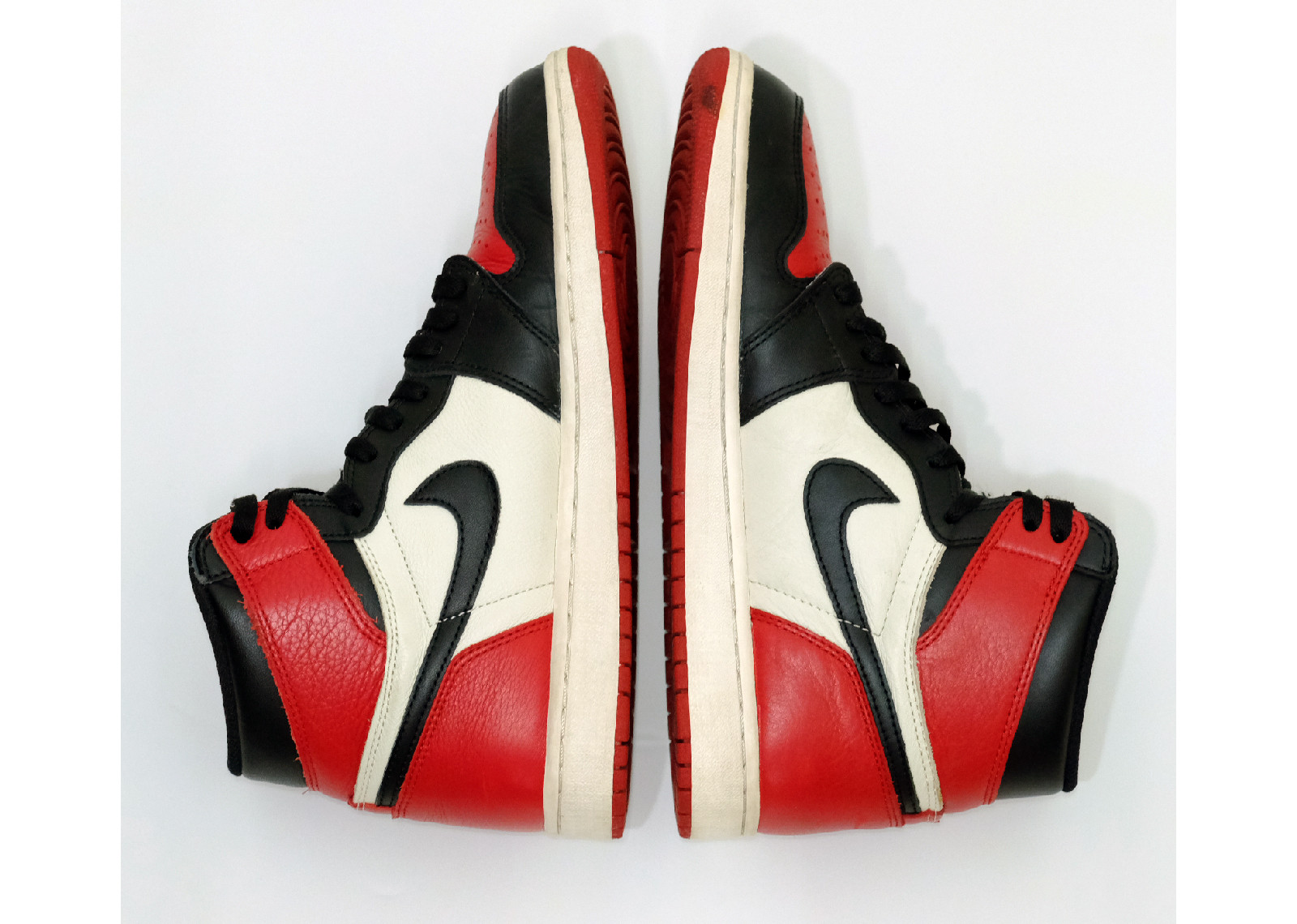 Jordan 1 bred outlet toe used