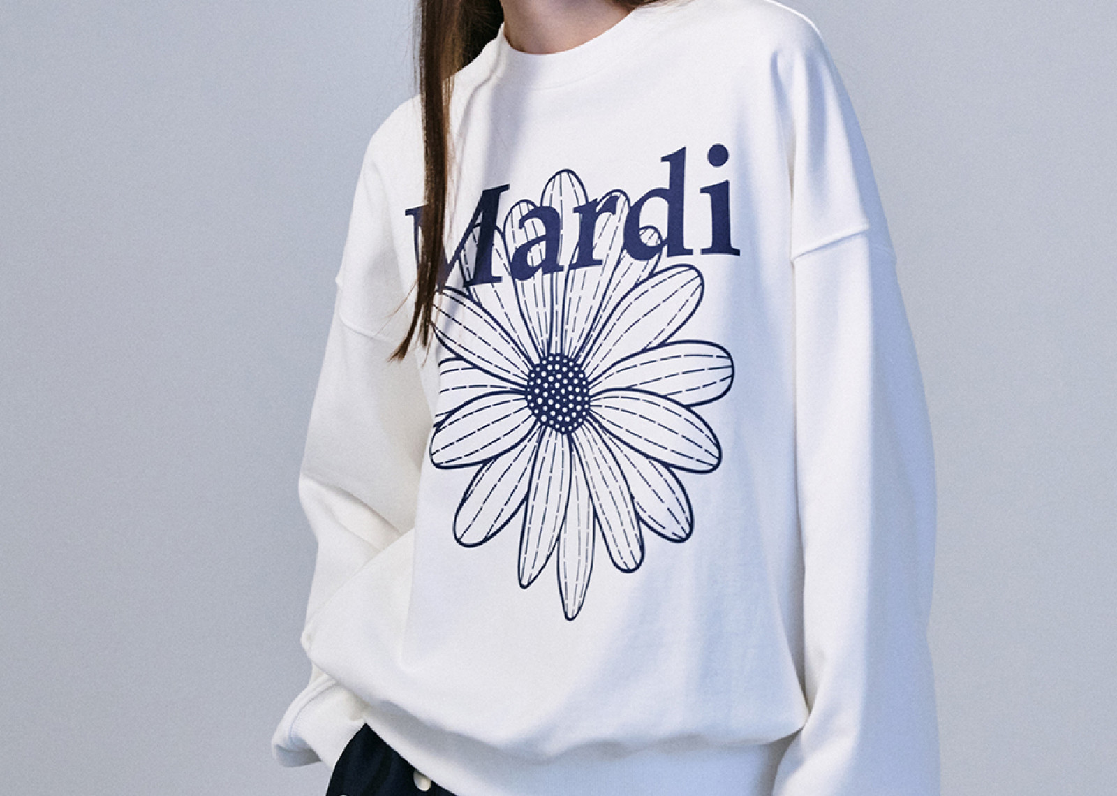 MARDI KOREA SWEATSHIRT FLOWERMARDI_WHITE NAVY image 1